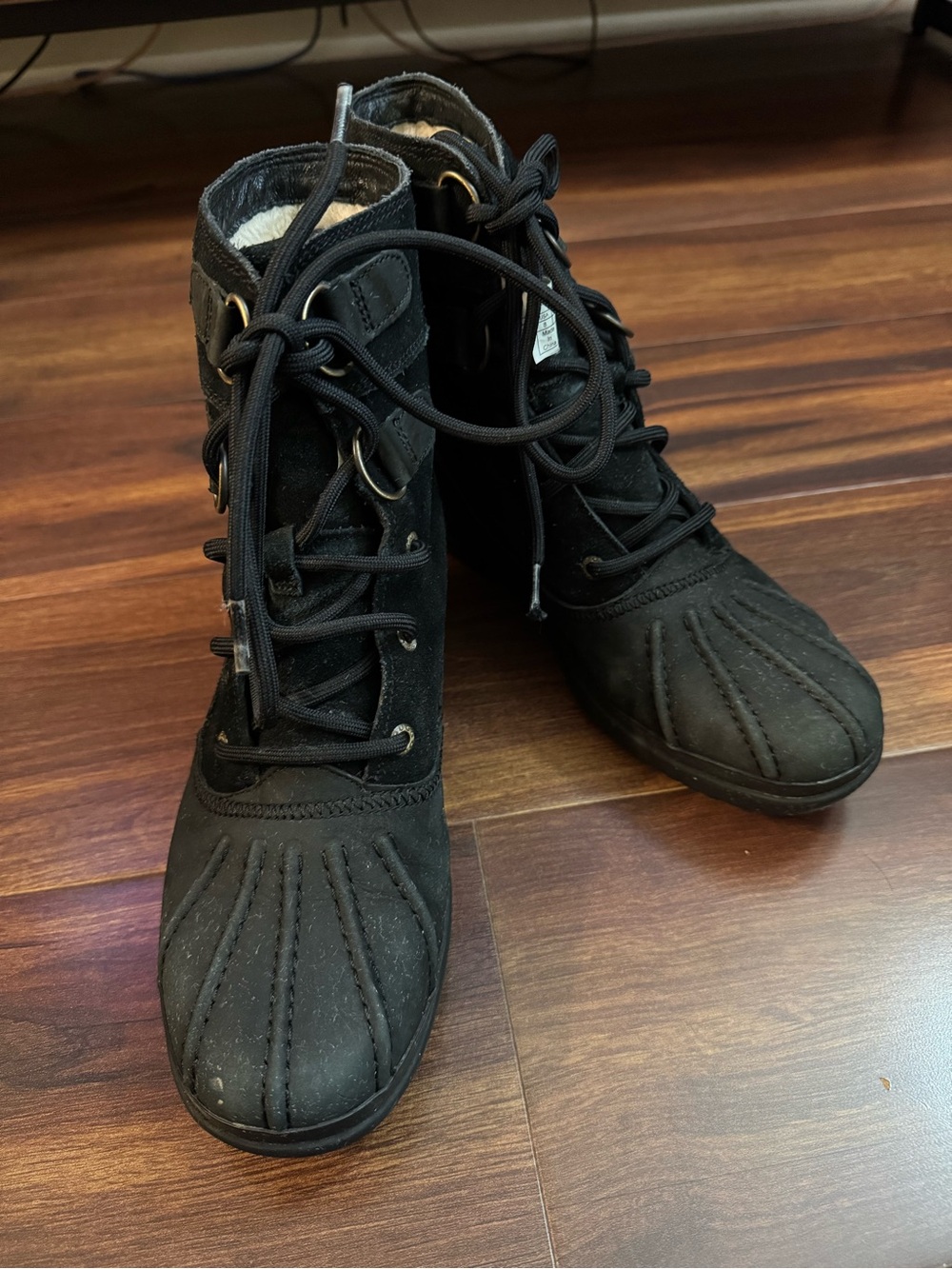 UGG Women's Black Lace-Up Ankle Boots with Quilted Stitch Detail Size 8